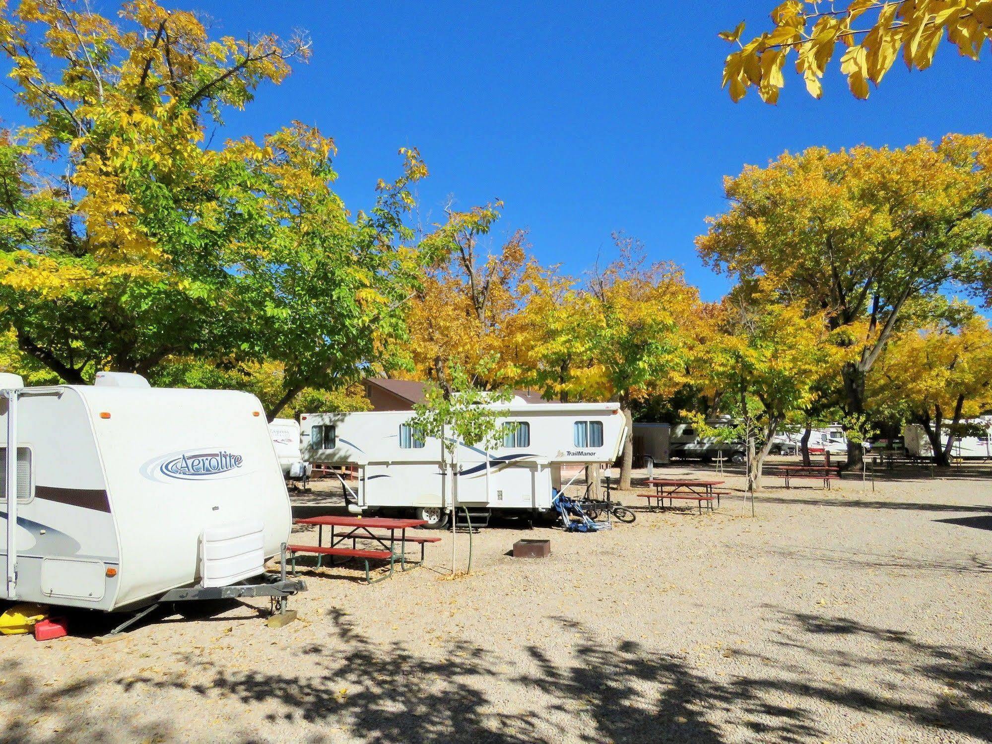 Sun Outdoors Moab Downtown Hotel Exterior photo